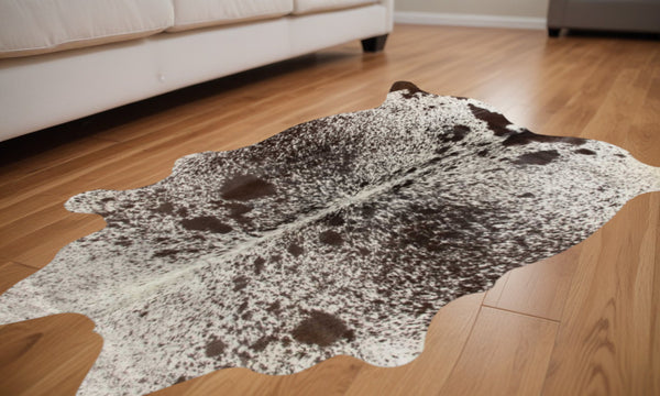 Homeroots 60" X 84" White Chocolate Cowhide  Rug  Cowhide 332275
