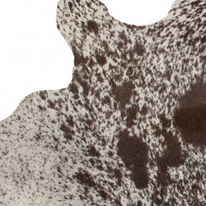 Homeroots 60" X 84" White Chocolate Cowhide  Rug  Cowhide 332275