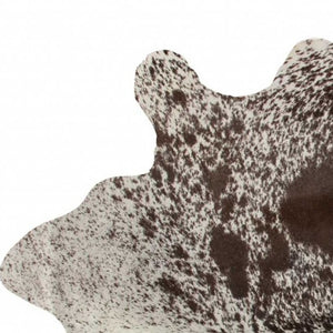 Homeroots 60" X 84" White Chocolate Cowhide  Rug  Cowhide 332275