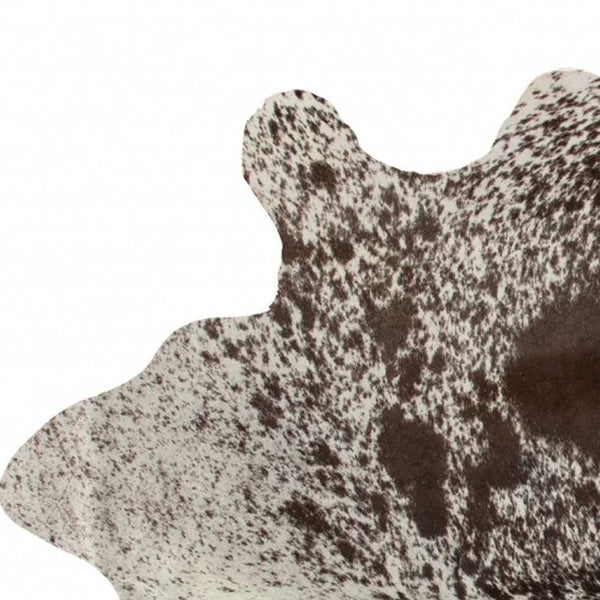 Homeroots 60" X 84" White Chocolate Cowhide  Rug  Cowhide 332275