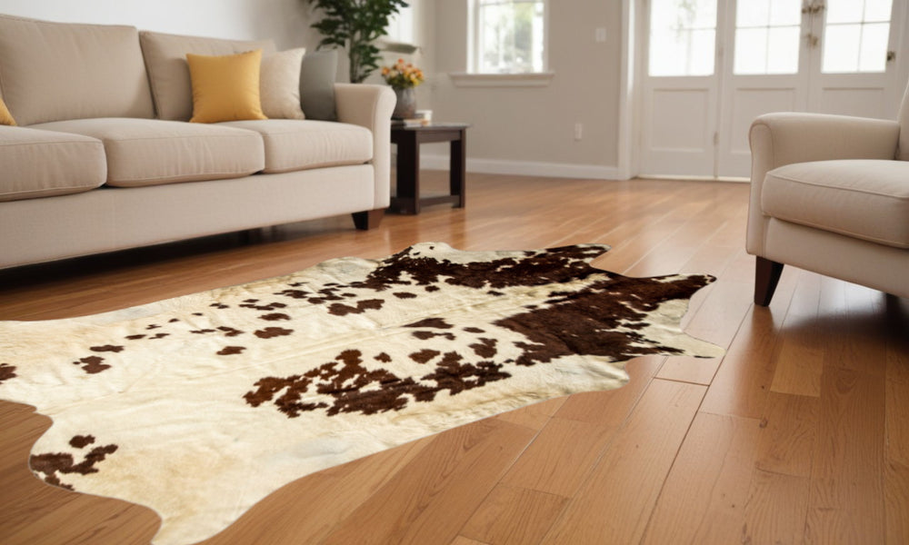 Homeroots 72" X 84" White And Brown Cowhide  Rug White,Brown Cowhide 332281