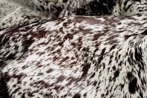 Homeroots 6' X 7' Brown And White Cowhide Handmade Area Rug White,Chocolate Cowhide 332282