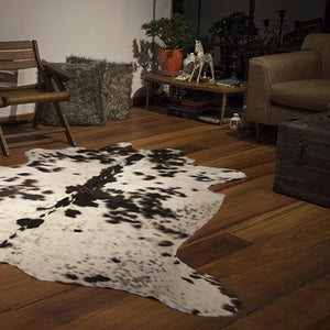 Homeroots 6' X 7' Brown And White Cowhide Handmade Area Rug White,Chocolate Cowhide 332282