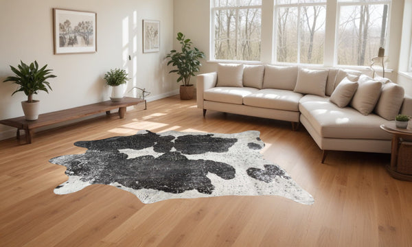 Homeroots 72" X 84" Silver Black & White Cowhide  Rug Silver,Black,White Cowhide 332284