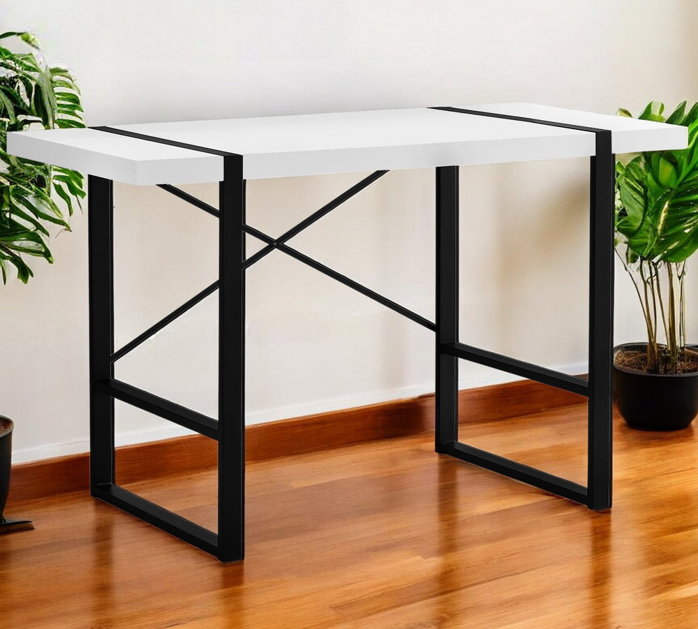 Homeroots 24" White And Black Computer Desk   333473
