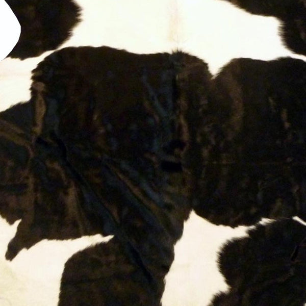 HomeRoots 5' Handmade Cowhide Area Rug - Rustic Elegance for Warmth, Unique Texture, and Style in Any Room Holstein 334409