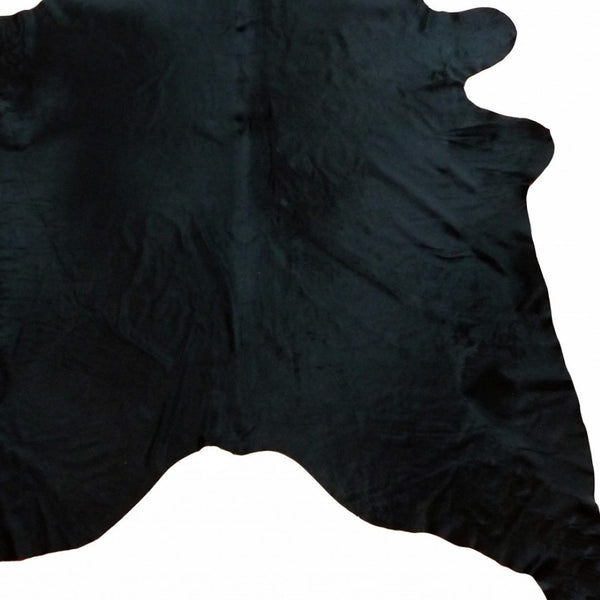 HomeRoots 5' Handmade Cowhide Area Rug - Rustic Elegance for Warmth, Unique Texture, and Style in Any Room Natural Black 334411