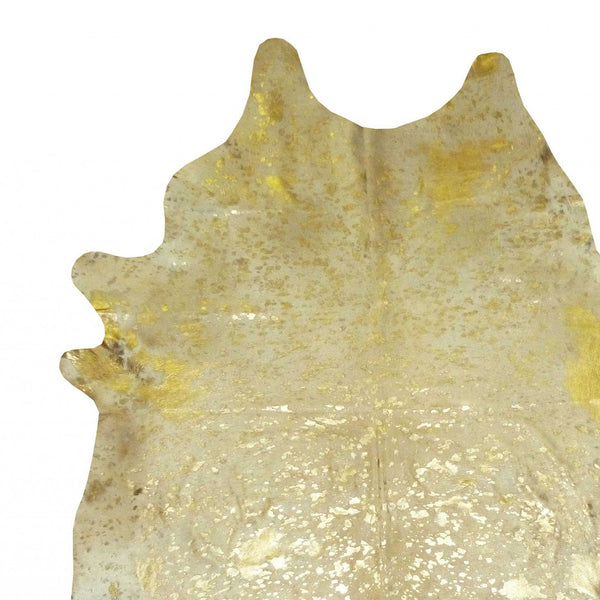 Homeroots 6.5 Ft  Gold Devore Brindled Cowhide Rug Gold Devore Cowhide 334419