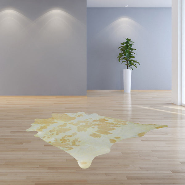 Homeroots 6.5' White And Tan Brazilian Natural Cowhide Area Rug White And Tan Cowhide 334429