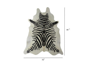 Homeroots 6 Ft Black And White Stenciled Cowhide Rug Black And White Cowhide 334430