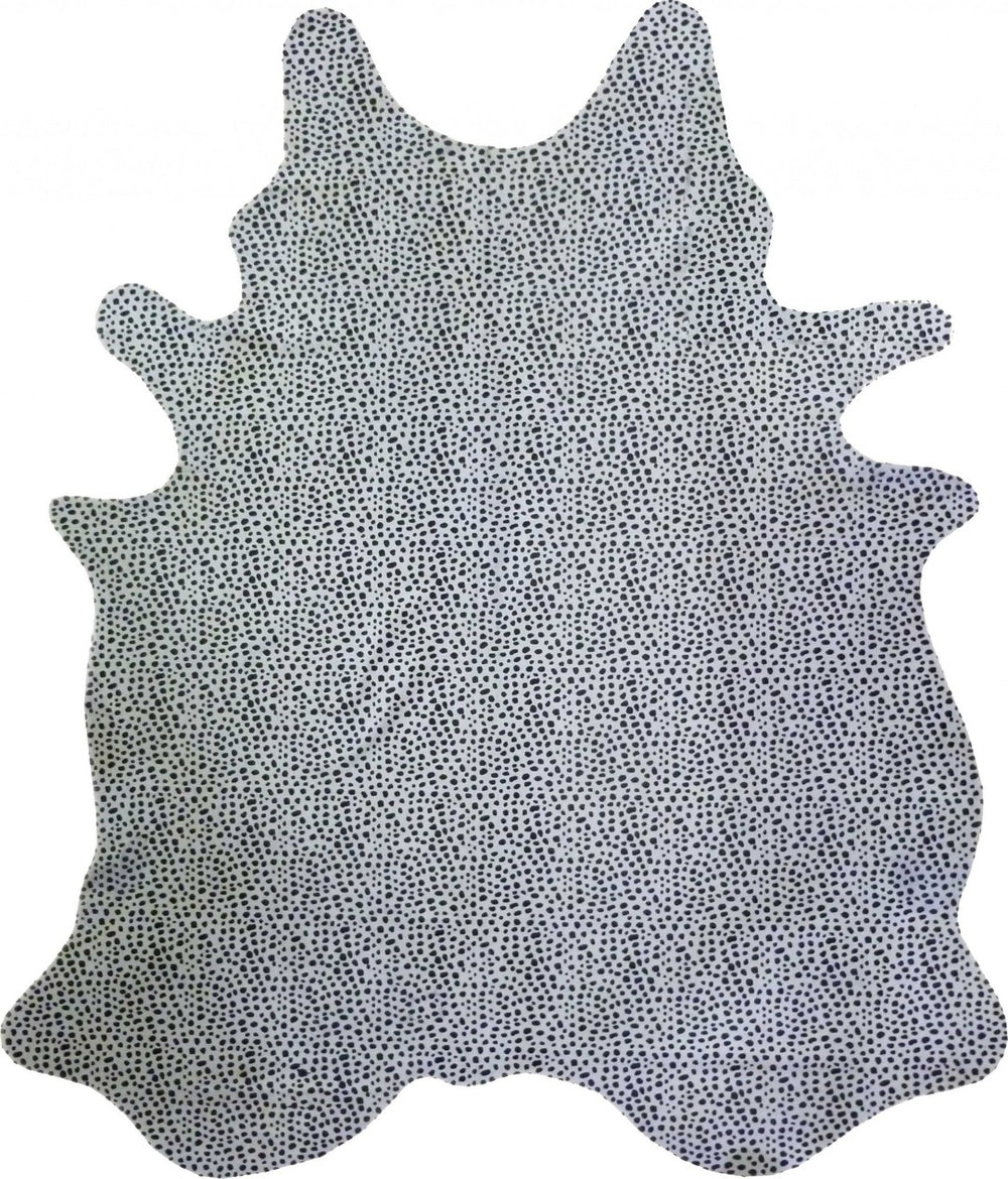 HomeRoots 6' X 7' Red Cowhide Handmade Area Rug - Luxurious Texture, Unique Craftsmanship for Any Space Black and White 334432