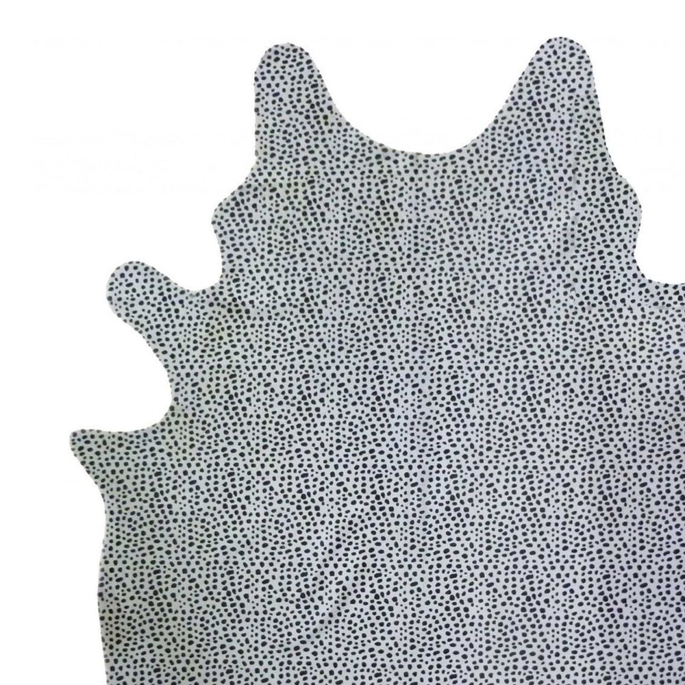 HomeRoots 6' X 7' Red Cowhide Handmade Area Rug - Luxurious Texture, Unique Craftsmanship for Any Space Black and White 334432