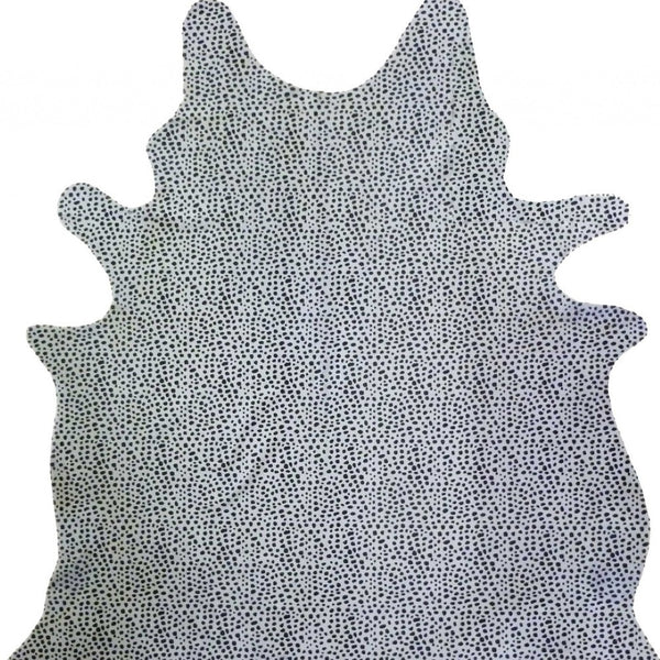 HomeRoots 6' X 7' Red Cowhide Handmade Area Rug - Luxurious Texture, Unique Craftsmanship for Any Space Black and White 334432