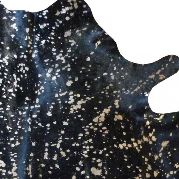 HomeRoots 6' X 7' Red Cowhide Handmade Area Rug - Luxurious Texture, Unique Craftsmanship for Any Space Gold Devore 334434