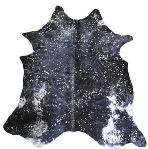 Homeroots 6 Ft Silver Devore On Black Stenciled Cowhide Rug Silver Devore Cowhide 334436