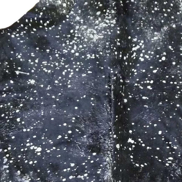 HomeRoots 6' X 7' Red Cowhide Handmade Area Rug - Luxurious Texture, Unique Craftsmanship for Any Space Silver Devore 334436