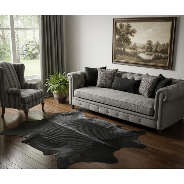 HomeRoots 6' X 7' Red Cowhide Handmade Area Rug - Luxurious Texture, Unique Craftsmanship for Any Space Black Etched 334438