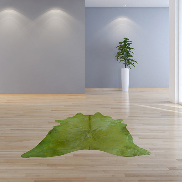 Homeroots 6 Ft Green Dyed Stenciled Cowhide Rug Green Dyed Cowhide 334441