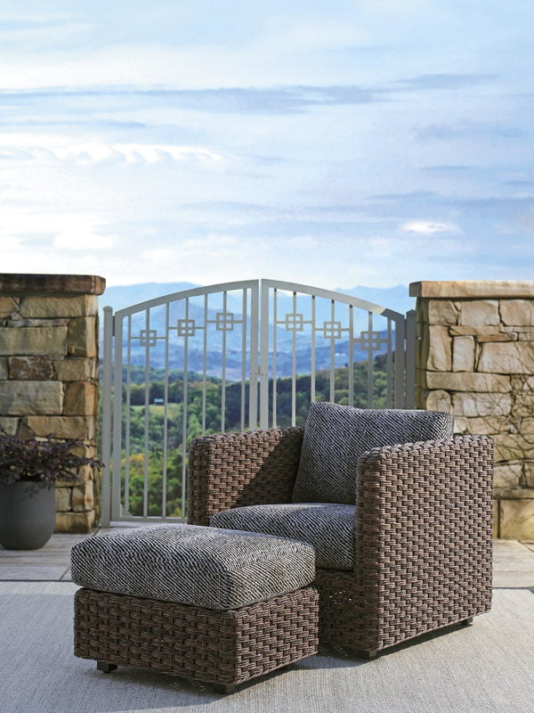 Lexington Tommy Bahama Outdoor 3350-44-40 Ottoman - Artisan-crafted Elegance With All-weather Wicker, Teak Top & Contemporary Design  Wood 3350-44-40