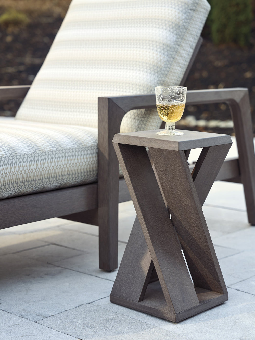 Lexington Tommy Bahama Outdoor 3370-952 Mozambique Accent Table - Stylish, Durable Synthetic Teak For Contemporary Outdoor Living  Wood 3370-952