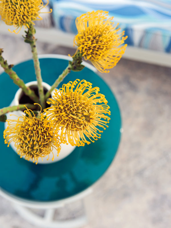 Lexington Tommy Bahama Outdoor 3430-952c Seabrook Accent Table - Chic Outdoor Living With Aquamarine Glass Top & Wicker Elegance Ivory Wood 3430-952c