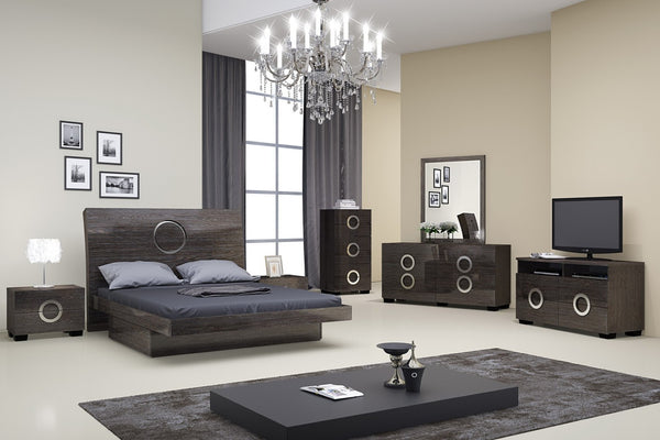 HomeRoots Four Piece Gray Solid Wood Bedroom Set - Modern Design with Mirror, Ample Storage & Durability 343929