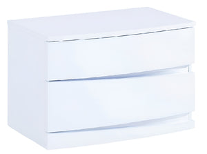 Homeroots Four Piece White Solid And Manufactured Wood Bedroom Set With Mirror White  343934