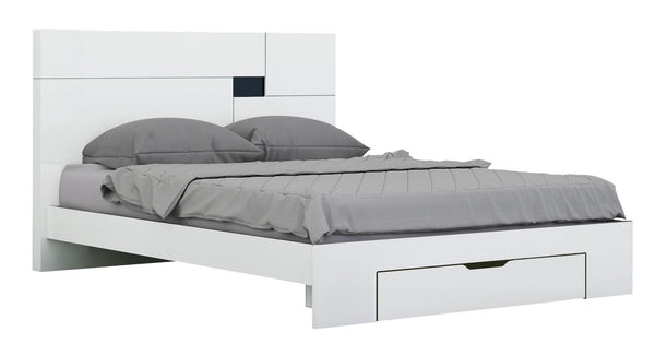 Homeroots Solid Wood Queen White Bed White Solid Manufactured Wood 343935