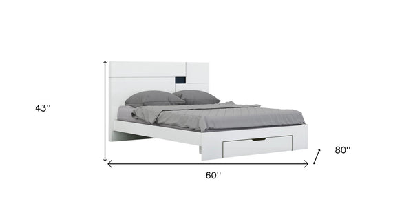 Homeroots Solid Wood Queen White Bed White Solid Manufactured Wood 343935