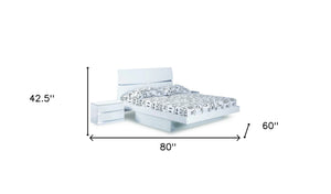 Homeroots 80'" X 60'"  X 42.5'" Modern Queen White High Gloss Bed White Solid Manufactured Wood 343938