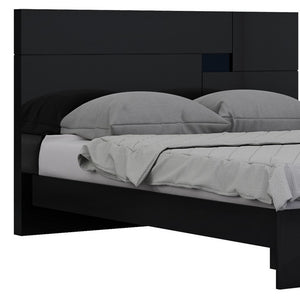 Homeroots Solid Wood Queen Black Bed Balck Solid Manufactured Wood 343941