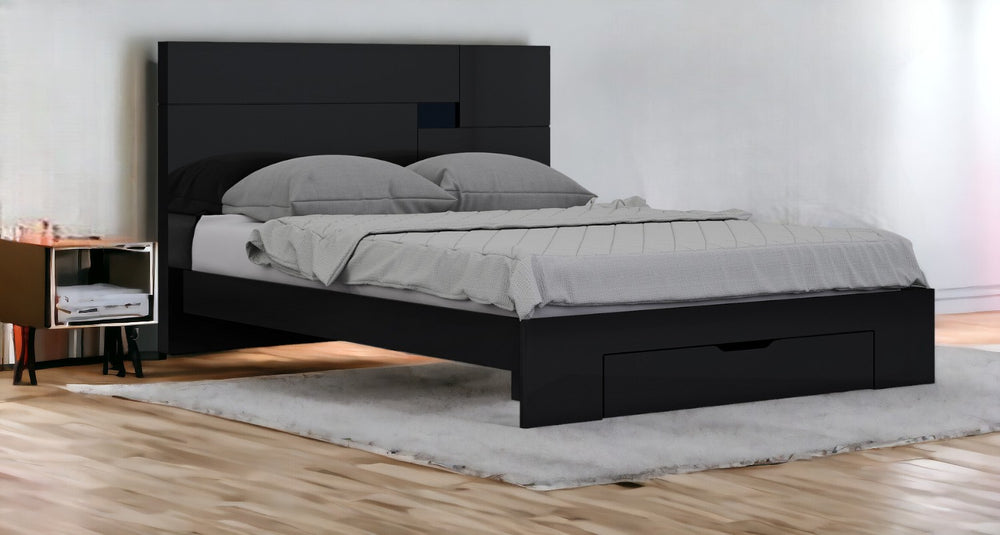 Homeroots Solid Wood Queen Black Bed Balck Solid Manufactured Wood 343941