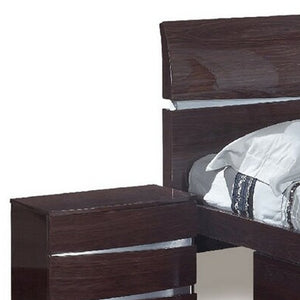 Homeroots 80" X 60"  X 42.5" 4pc Queen Modern Wenge High Gloss Bedroom Set Wenge Solid Manufactured Wood 343942