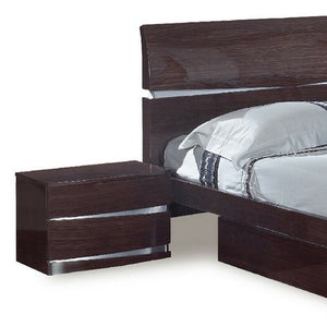 Homeroots 80" X 60"  X 42.5" 4pc Queen Modern Wenge High Gloss Bedroom Set Wenge Solid Manufactured Wood 343942