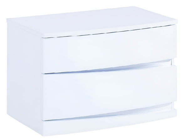 HomeRoots Four Piece White Bedroom Set with Mirror - Modern Solid & Manufactured Wood for Stylish Storage 343943