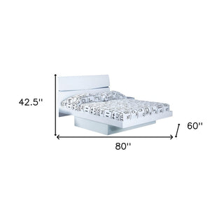 HomeRoots Four Piece White Bedroom Set with Mirror - Modern Solid & Manufactured Wood for Stylish Storage 343943