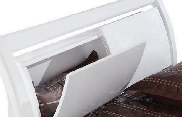 Homeroots California King Tufted White Bed  High Gloss 343977