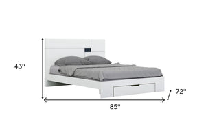 HomeRoots Four-Piece Solid Wood Bedroom Set in Crisp White - Modern Design with Mirror, Nightstand & Dresser 343981