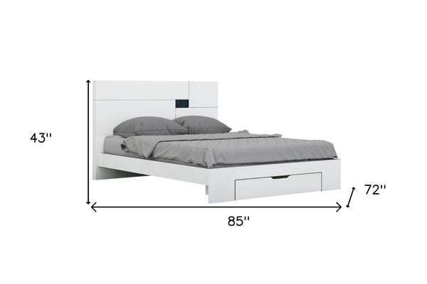 HomeRoots Four-Piece Solid Wood Bedroom Set in Crisp White - Modern Design with Mirror, Nightstand & Dresser 343981