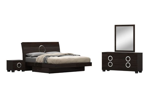 HomeRoots Four-Piece Solid Wood Bedroom Set with Mirror – Modern Brown Finish for Timeless Style & Storage 343983