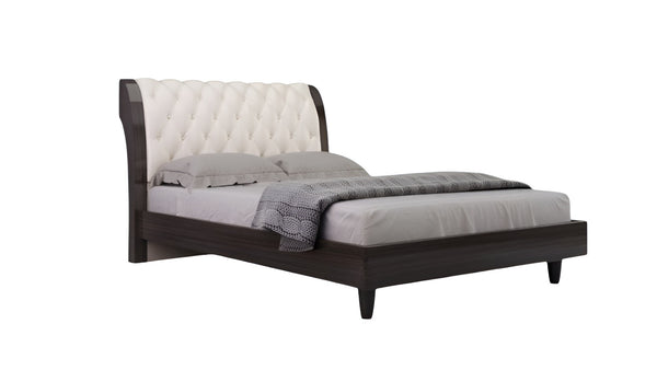 HomeRoots Four Piece Beige Bedroom Set with Mirror - Modern Solid Wood Furniture for Stylish Organization 343984