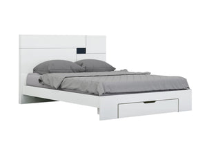 Homeroots Four Piece White Solid Wood Bedroom Set With Mirror White  343991