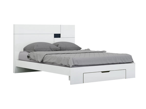 Homeroots Four Piece White Solid Wood Bedroom Set With Mirror White  343991