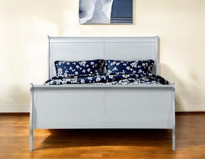 HomeRoots King Silver Sleigh Bed - Elegant Design for Timeless Sophistication and Luxurious Comfort in Bedrooms Twin 347115