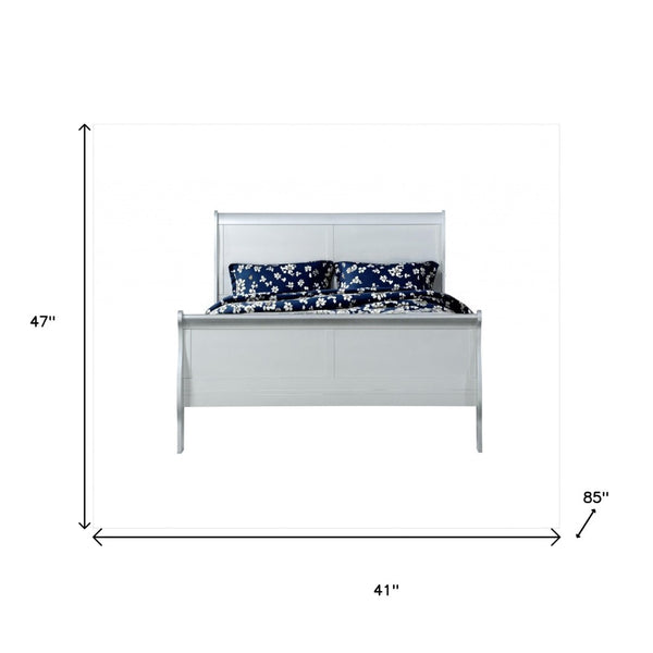 HomeRoots King Silver Sleigh Bed - Elegant Design for Timeless Sophistication and Luxurious Comfort in Bedrooms Twin 347115