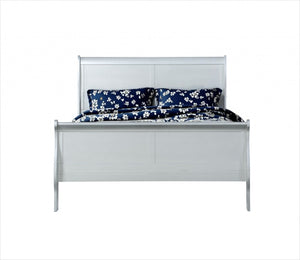HomeRoots King Silver Sleigh Bed - Elegant Design for Timeless Sophistication and Luxurious Comfort in Bedrooms Twin 347115