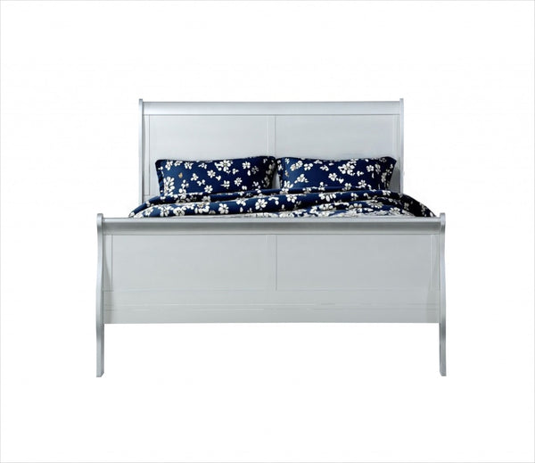 HomeRoots King Silver Sleigh Bed - Elegant Design for Timeless Sophistication and Luxurious Comfort in Bedrooms Twin 347115