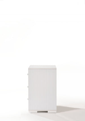 Homeroots 15" X 18" X 25" Cream Wood Veneer (Paper) Nightstand   347548