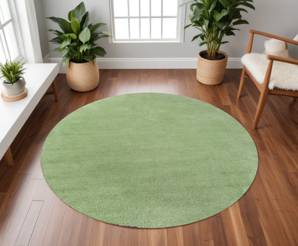 Homeroots 8' Green Round Hand Woven Area Rug  Polyester 349768