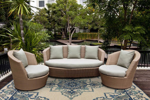 HomeRoots 8' Timeless Ivory and Blue Damask Area Rug for Indoor and Outdoor Elegance and Easy Maintenance 8' x 10' 349928